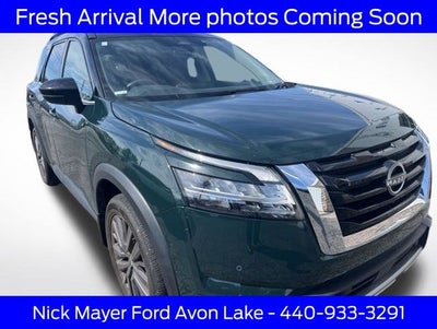 2024 Nissan Pathfinder SL