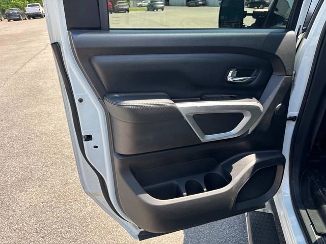 2020 Nissan TITAN Crew Cab SL 4x4