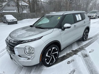 2024 Mitsubishi Outlander SE