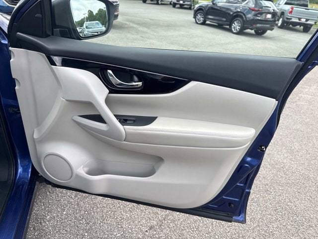 2022 Nissan Rogue Sport SV FWD Xtronic CVT