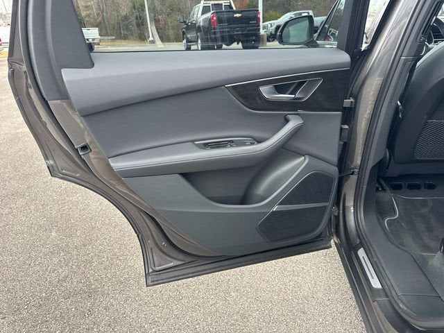 2025 Audi Q7 Premium Plus