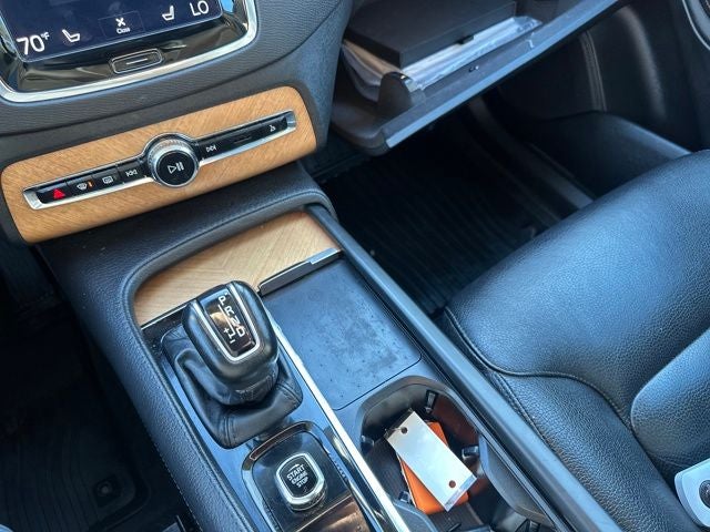 2022 Volvo XC90 T6 Momentum