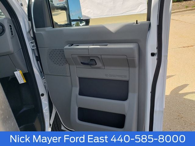 2027 Ford E-450SD Base DRW