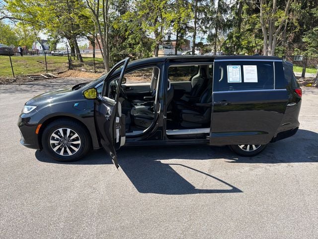 2024 Chrysler Pacifica Hybrid Select