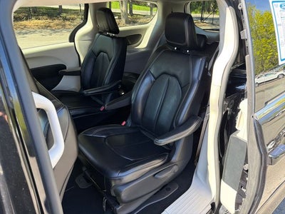 2024 Chrysler Pacifica Hybrid Select
