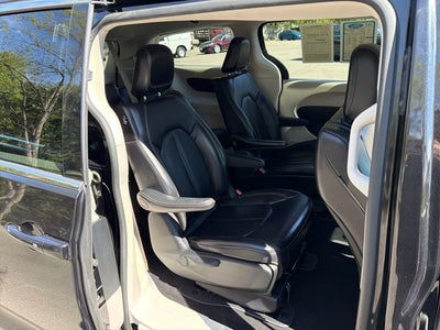 2024 Chrysler Pacifica Hybrid Select