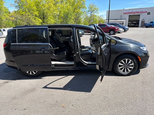 2024 Chrysler Pacifica Hybrid Select