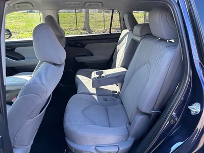 2022 Toyota Highlander LE