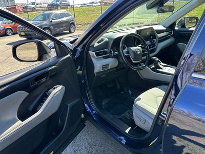 2022 Toyota Highlander LE