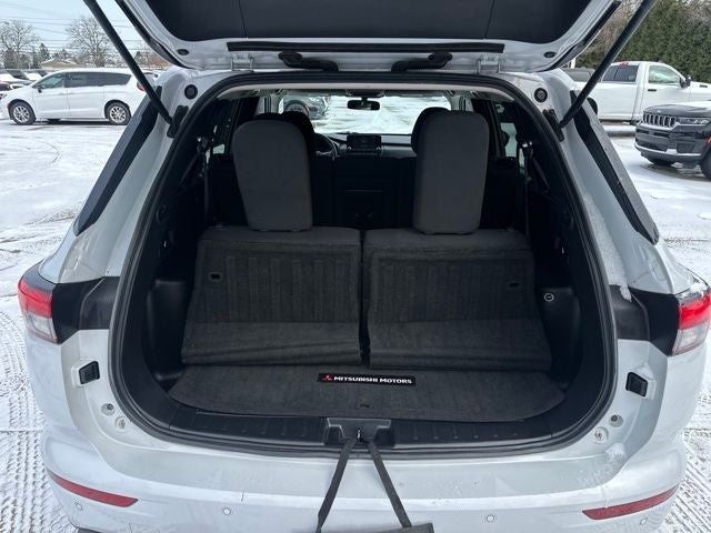 2022 Mitsubishi Outlander ES