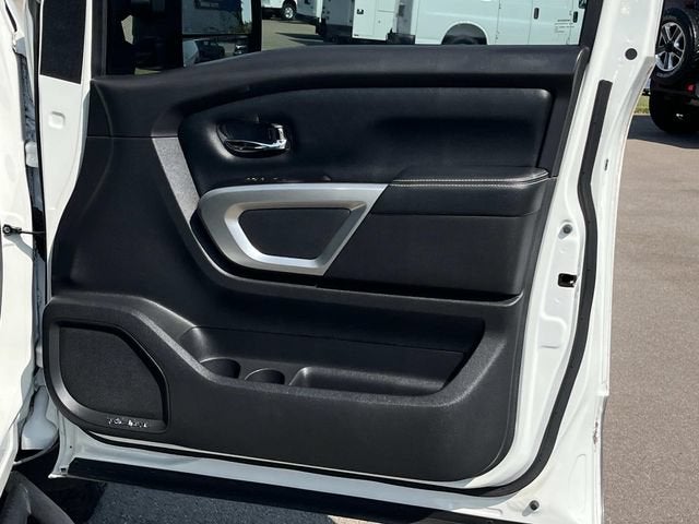 2017 Nissan TITAN PRO-4X