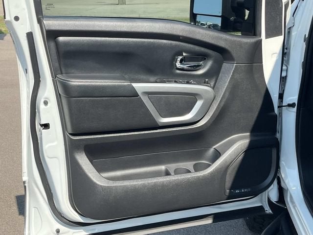 2017 Nissan TITAN PRO-4X