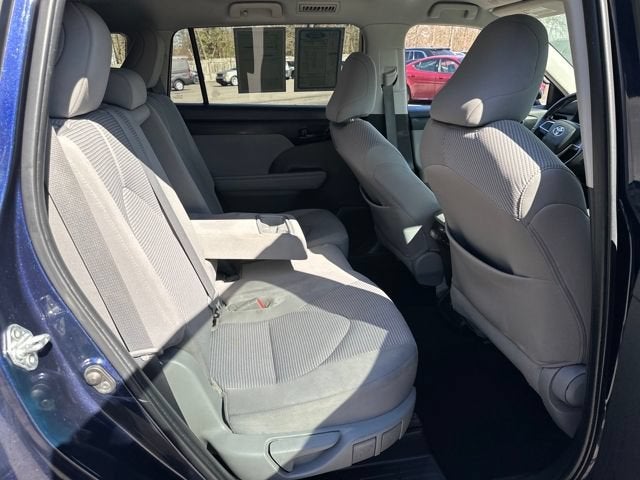 2022 Toyota Highlander LE