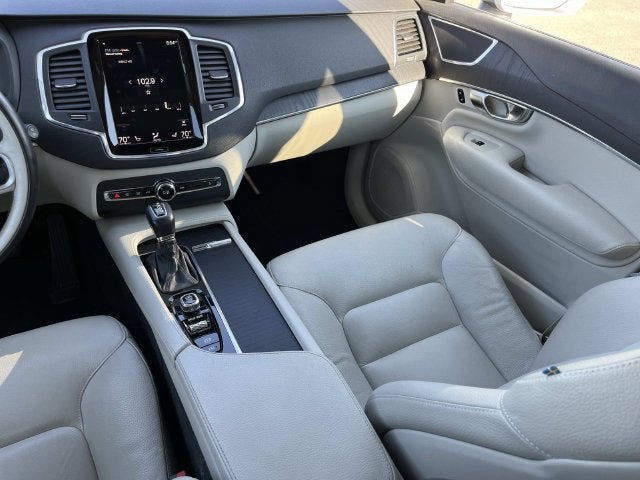 2020 Volvo XC90 T6 Momentum 6 Passenger