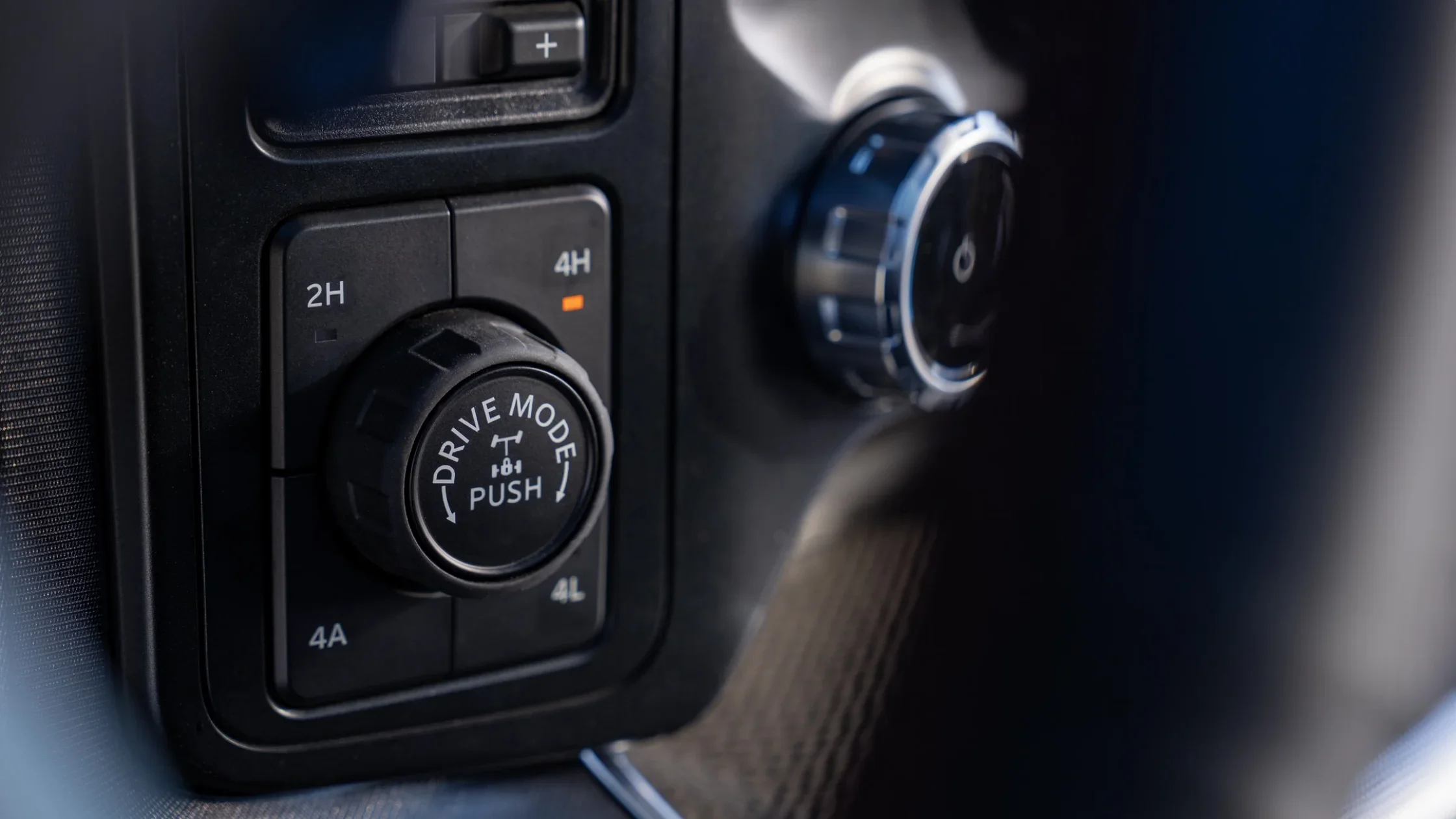 2025 F-150® drive mode selector with options for 2H, 4A, 4H, and 4L traction control.